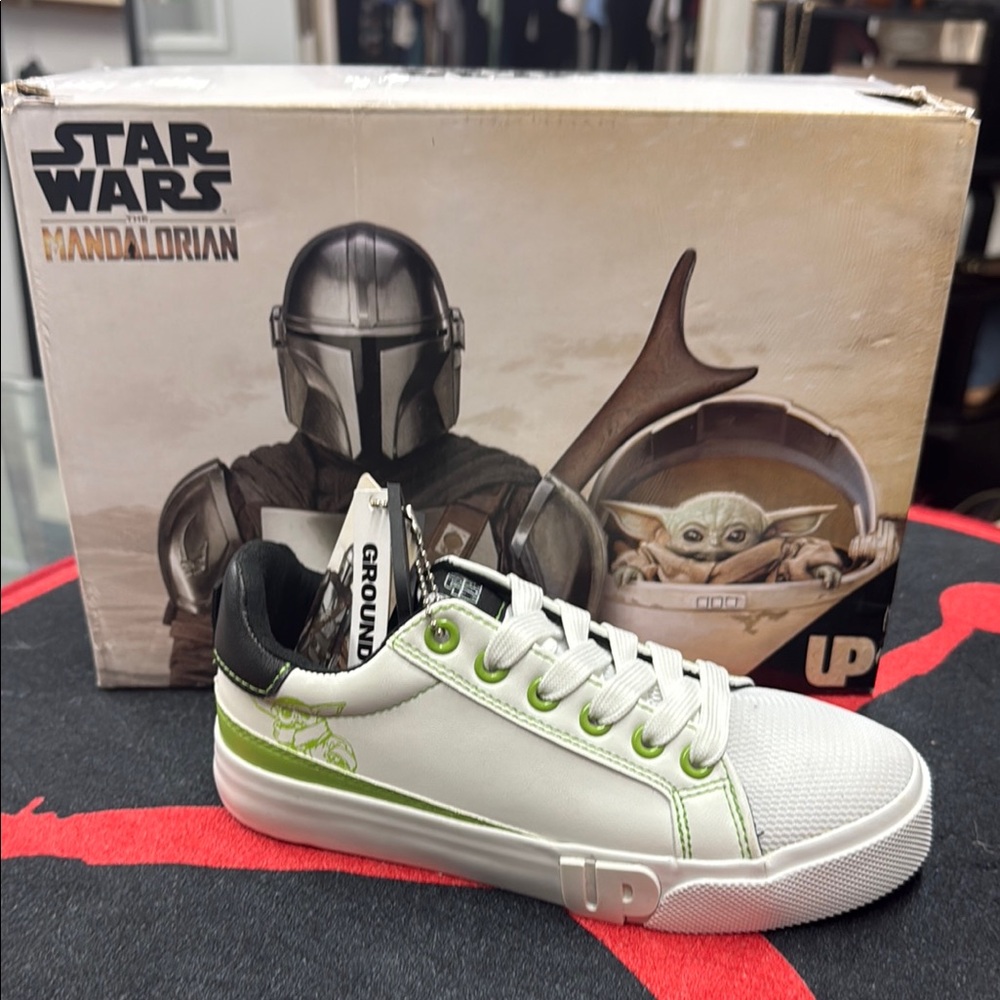 Star Wars White and Green Sneakers Classic Low-Top Design